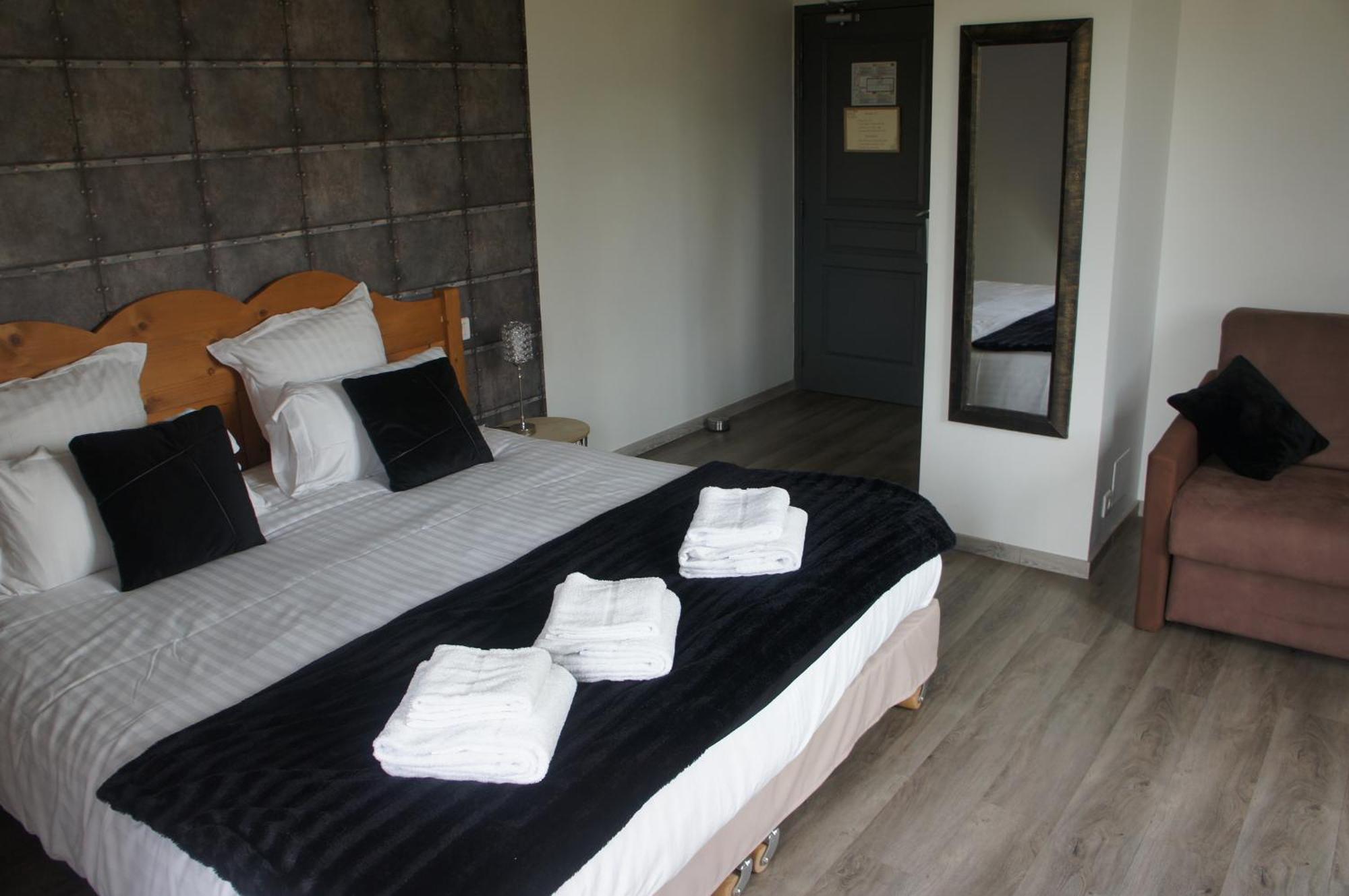 Logis Hotel Auberge De Cartassac Cressensac-Sarrazac Экстерьер фото